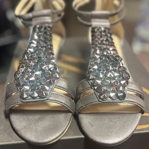 Enzo Angiolini Eakilly Pewter women sandals size 9.5 M gently worn cushiony.
